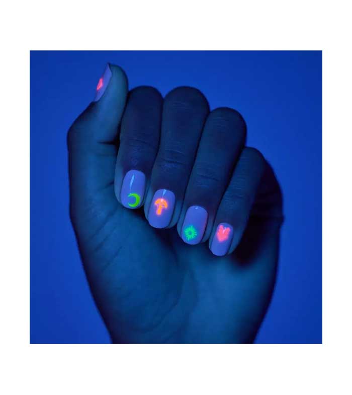 Essence glow in cheap the dark nail polish