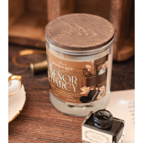 Book and Glow - *Austen* - Vegan Soy Candle - Señor Darcy