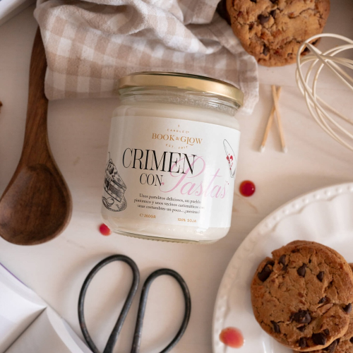 Book and Glow - *Los Archivos* - Soy Candle - Crimen Con Pastas