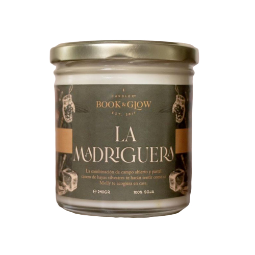 Book and Glow - *Extraordinary Worlds* - Vegan soy candle - The Burrow