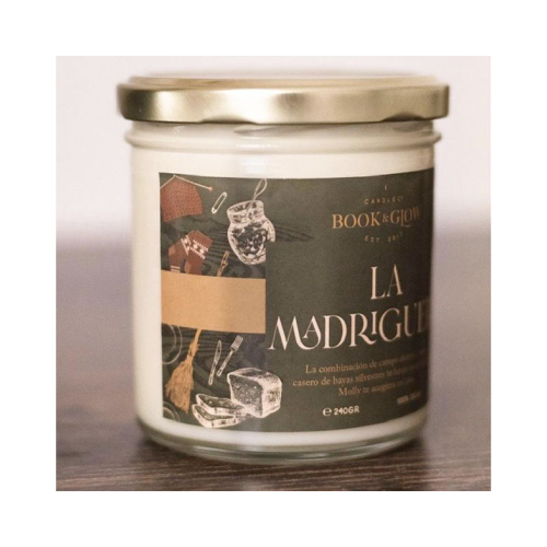 Book and Glow - *Extraordinary Worlds* - Vegan soy candle - The Burrow