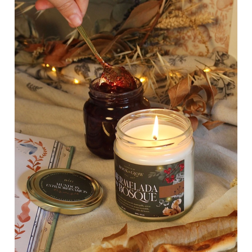 Book and Glow - *Mundos Extraordinarios* - Soy candle - Mermelada del bosque