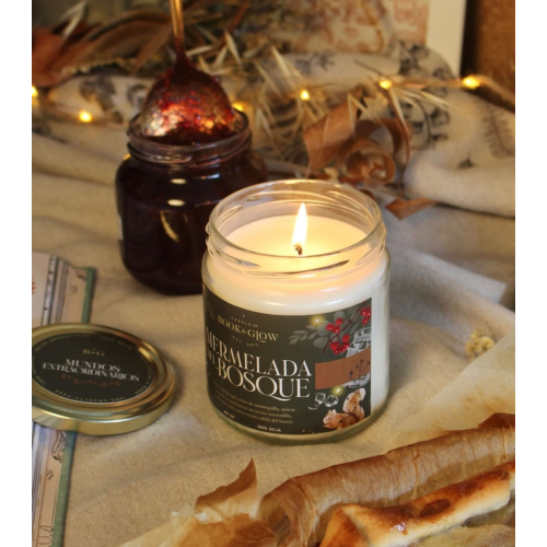 Book and Glow - *Mundos Extraordinarios* - Soy candle - Mermelada del bosque