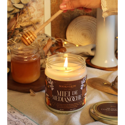 Book and Glow - *Mundos Extraordinarios* - Soy candle - Miel de medianoche