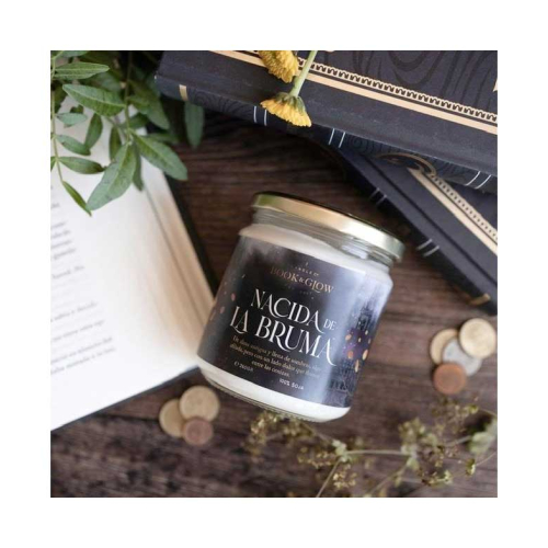 Book and Glow - *Remarkable Worlds* - Vegan Soy Candle - Nacida de la bruma