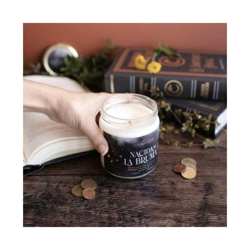 Book and Glow - *Remarkable Worlds* - Vegan Soy Candle - Nacida de la bruma