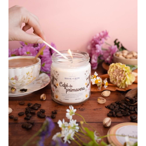 Book and Glow - *Perfect Moments* - Soy Candle - Café de primavera
