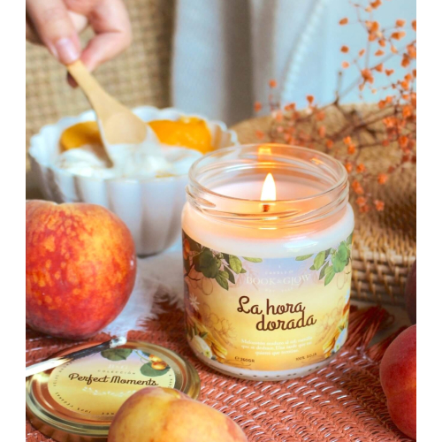 Book and Glow - *Perfect Moments* - Soy Candle - La hora dorada