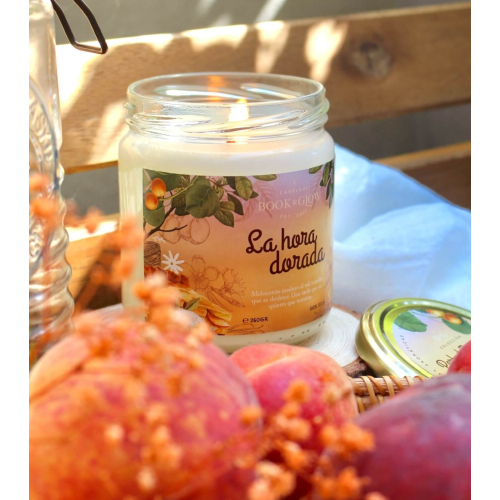 Book and Glow - *Perfect Moments* - Soy Candle - La hora dorada