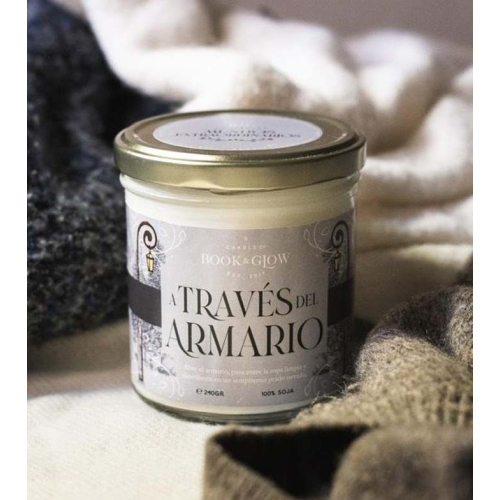 Book and Glow - *Mundos Extraordinarios* - Soy Candle - A través del armario