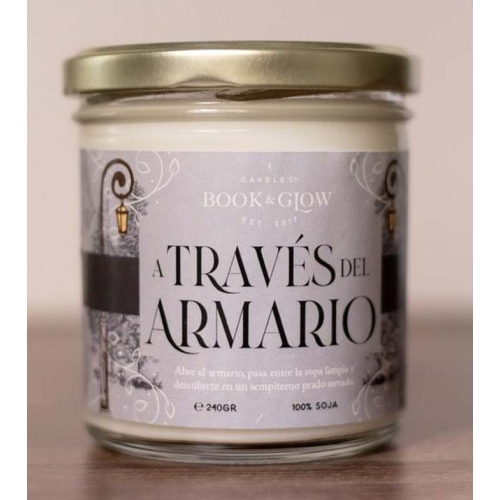Book and Glow - *Mundos Extraordinarios* - Soy Candle - A través del armario