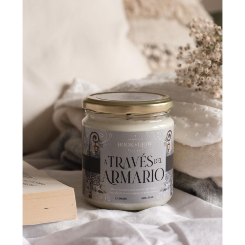 Book and Glow - *Mundos Extraordinarios* - Soy Candle - A través del armario