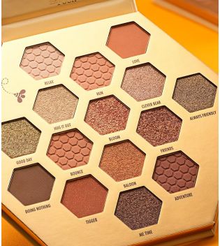 Catrice - *Winnie the Pooh* - Eyeshadow Palette - 030: It's a Good Day To Have a Good Day