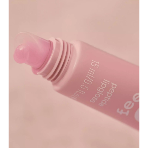 essence - *Feelin' Comfy* - Peptide Lip Gloss - 01: Strawberry Self-love