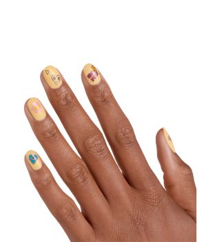 essence - Nail Stickers call me QUEEN!
