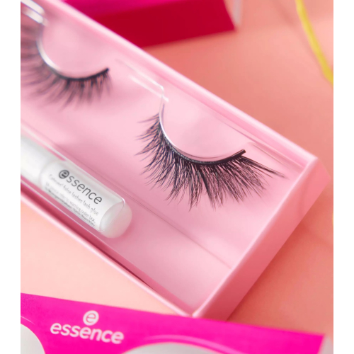 essence - False Eyelashes Cateyes!