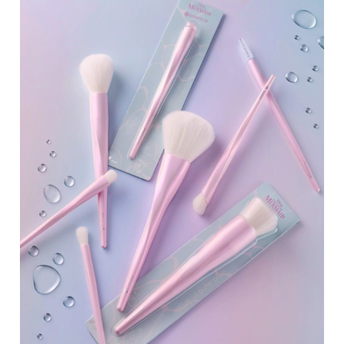 essence - *The Little Mermaid* - Blush and Highlighter Brush