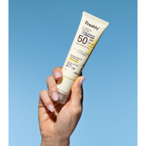 Freshly Cosmetics - *D+ Natural Suncare* - Facial sunscreen Age-Repair SPF50
