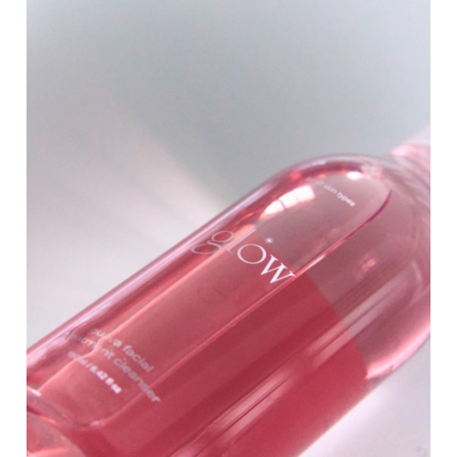 Glow - Hybrid oil and gel facial cleanser Guava Facial Treatment Cleanser