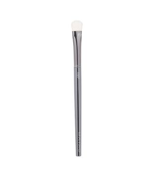 Maiko - Luxury Grey brush for applying shadows - 1007