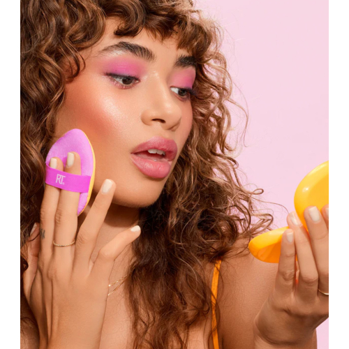 Real Techniques - Multi-Purpose Double-Sided Miracle 2-in-1 Powder Puff + Travel Case