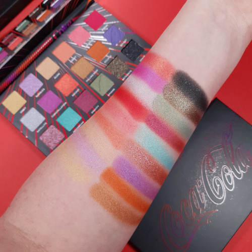 Revolution - *Coca Cola* - Eyeshadow Palette