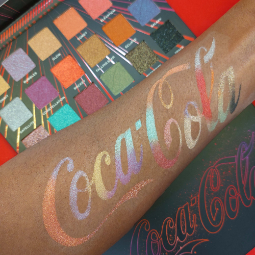 Revolution - *Coca Cola* - Eyeshadow Palette