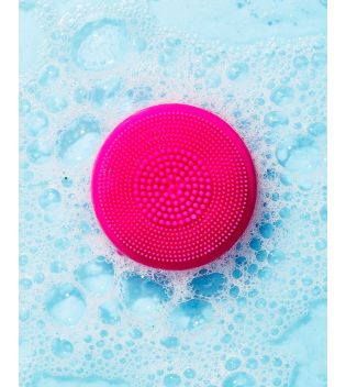 Revolution Skincare - USB Rechargeable Sonic Powered Silicone Facial Cleansing Brush