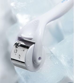 Revolution Skincare - Facial Roller Hydro Bank Cooling Ice