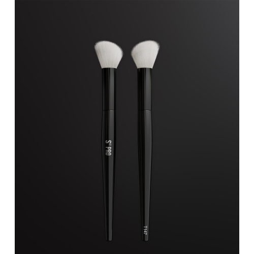 S17PRO - *Technique* - Small Angled Face Brush - T147