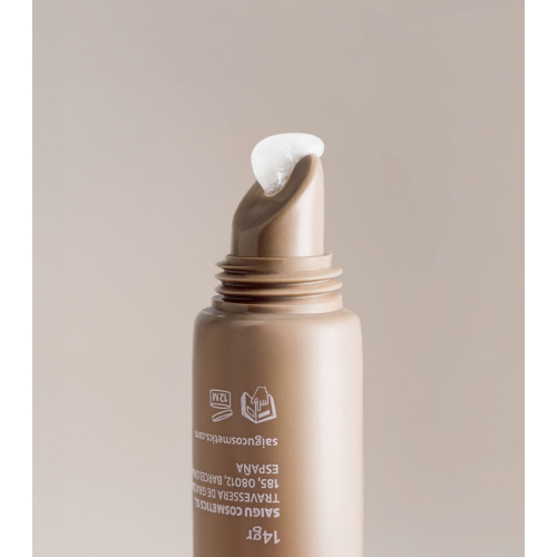 Saigu Cosmetics - Moisturizing Lip Balm with Gloss Effect