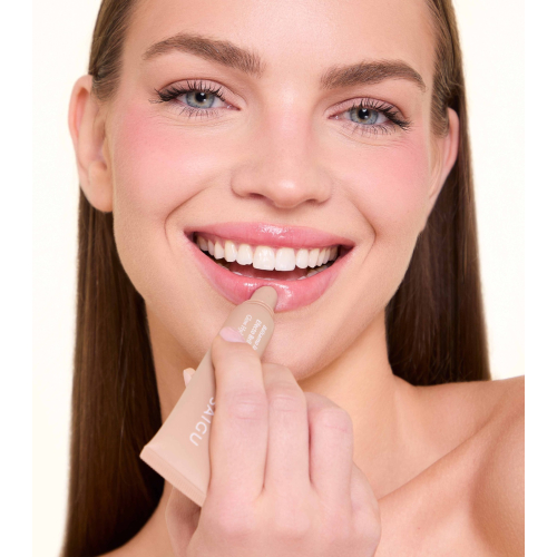 Saigu Cosmetics - Moisturizing Lip Balm with Gloss Effect