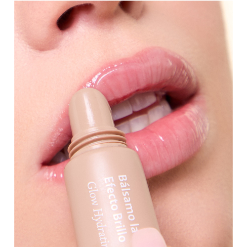 Saigu Cosmetics - Moisturizing Lip Balm with Gloss Effect