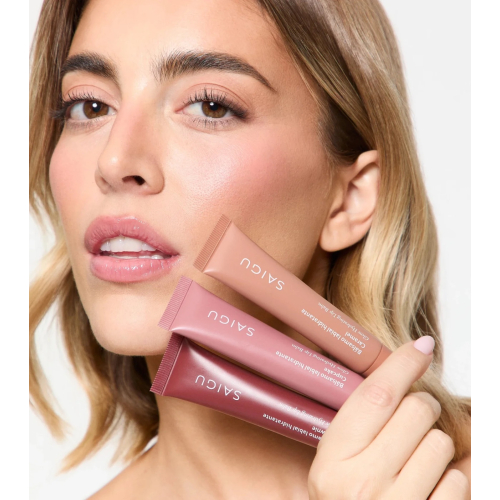Saigu Cosmetics - Moisturizing lip balm with shine effect - Caramel