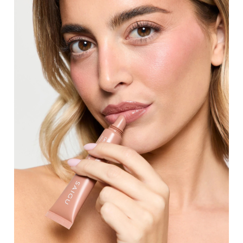 Saigu Cosmetics - Moisturizing lip balm with shine effect - Caramel