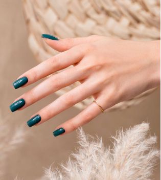 Semilac - *Hema Free* - Semi-permanent nail polish - 422: Deep Forest Green