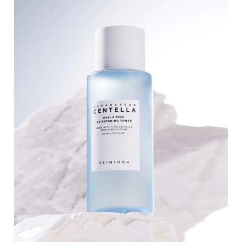 SKIN1004 - *Hyalu-Cica* - Illuminating facial toner with Madagascar centella