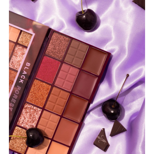 Technic Cosmetics - *Cherry Chocolate* - Eyeshadow Palette - Black Forest