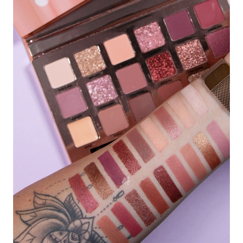 W7 - Socialite Eyeshadow palette