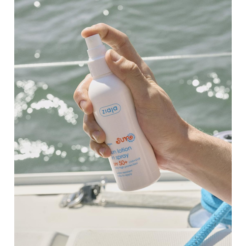 Ziaja - Moisturizing sunscreen in Spray SPF50